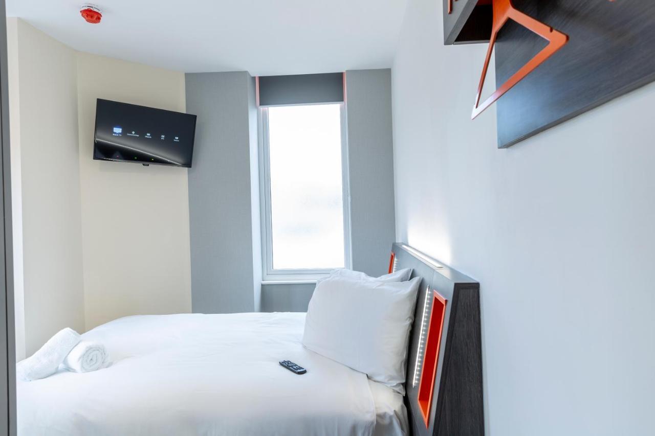 Easyhotel Reading Buitenkant foto