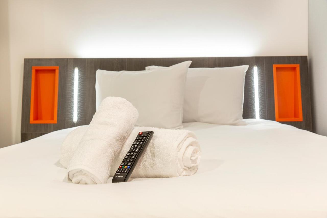 Easyhotel Reading Buitenkant foto