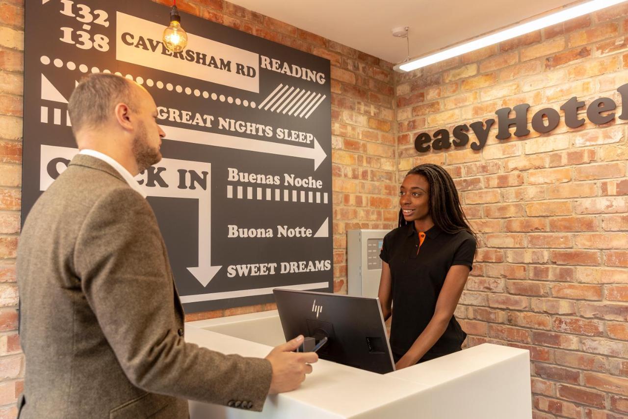 Easyhotel Reading Buitenkant foto
