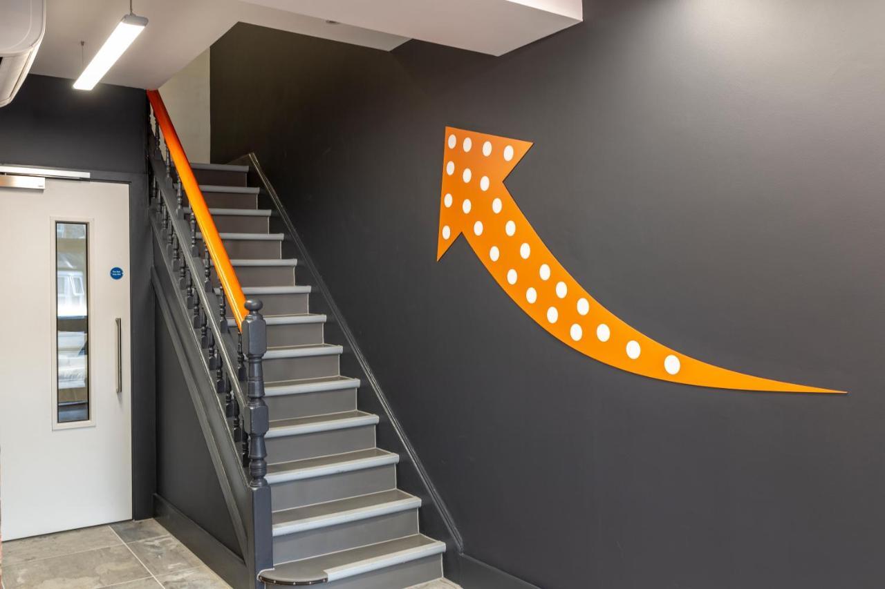 Easyhotel Reading Buitenkant foto